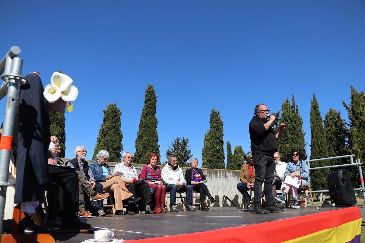 Homenaje en la capilla laica