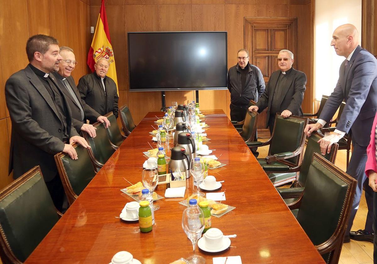 Ayuntamiento de León y Cabildo 'calientan motores' antes del duelo en Las Cabezadas