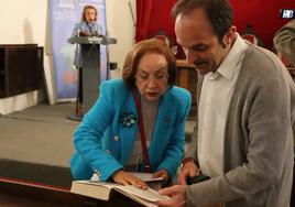 San Isidoro acoge la lectura continuada de El Quijote con políticos y autoridades de la sociedad leonesa.