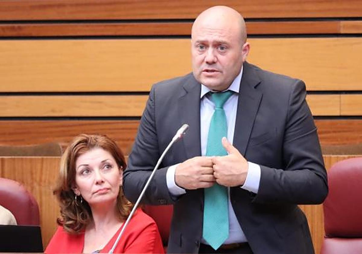 El procurador del PSOE en las cortes, Javier Campos.