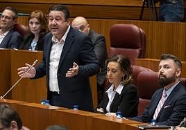 Luis Mariano Santos en una intervención en las Cortes.