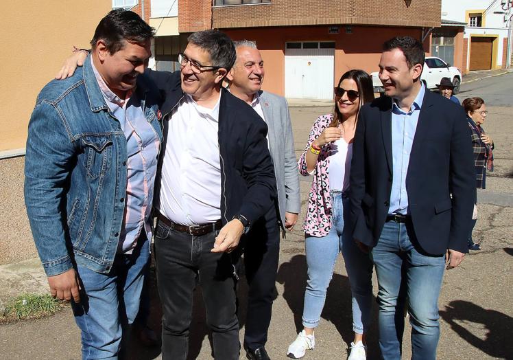 El secretario de Política Federal del PSOE, Patxi López, participa en la presentación de candidaturas del Partido Judicial de Cistierna.