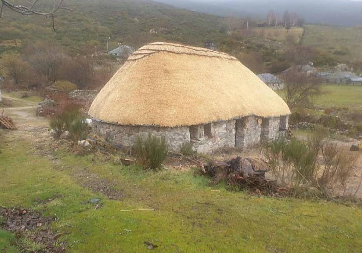 Finalizada la restauración del tejado de una palloza de Villafranca del Bierzo tras una inversión de 32.000 euros