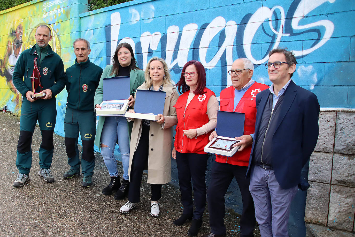 Brugos de Fenar homenajea a varias entidades