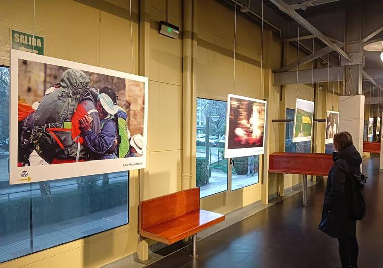 Últimos días para visitar en León la exposición de Correos 'Miradas peregrinas'