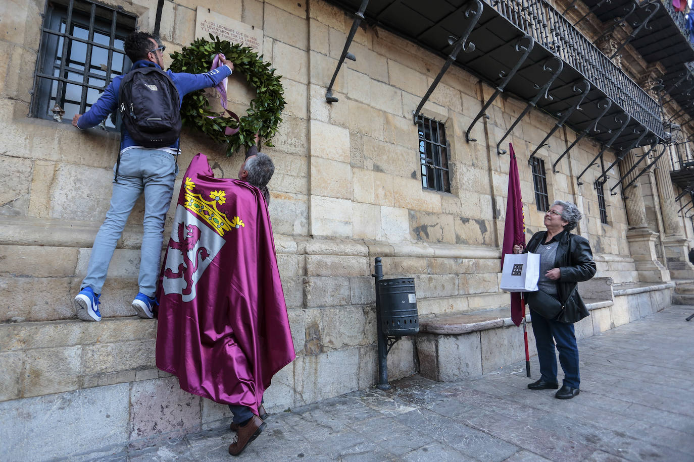 Homenaje a los Héroes Leoneses