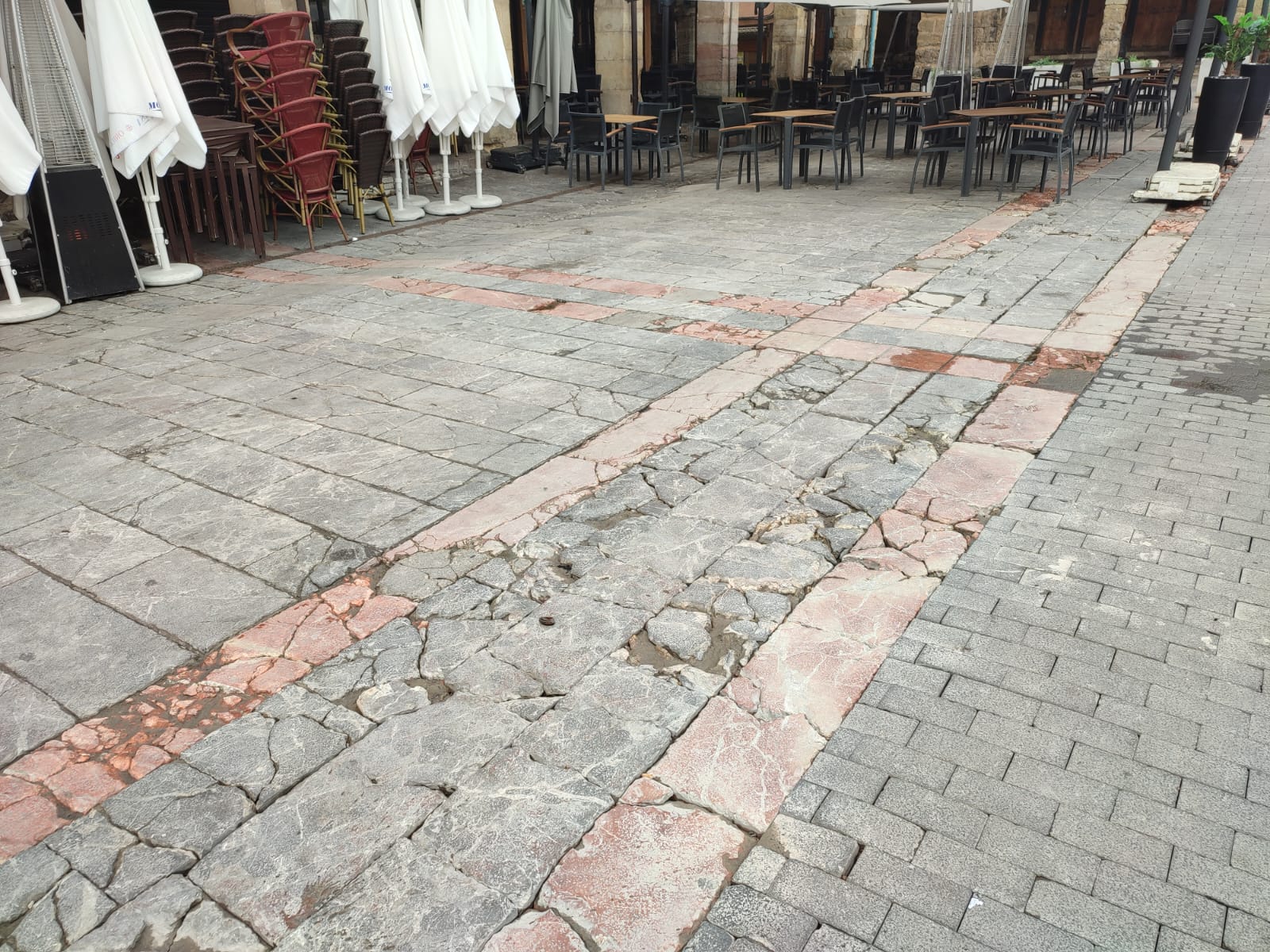 CS aporta soluciones para las grietas de la Plaza Mayor