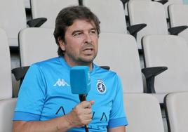 El técnico se aparta a cinco partidos para el final de la temporada con la esperanza de que su decisión 'reactive' a la plantilla. Un entrenador de la casa, previsiblemente el responsable del Júpiter Leonés, asumirá la dirección del equipo durante los próximos cinco partidos.