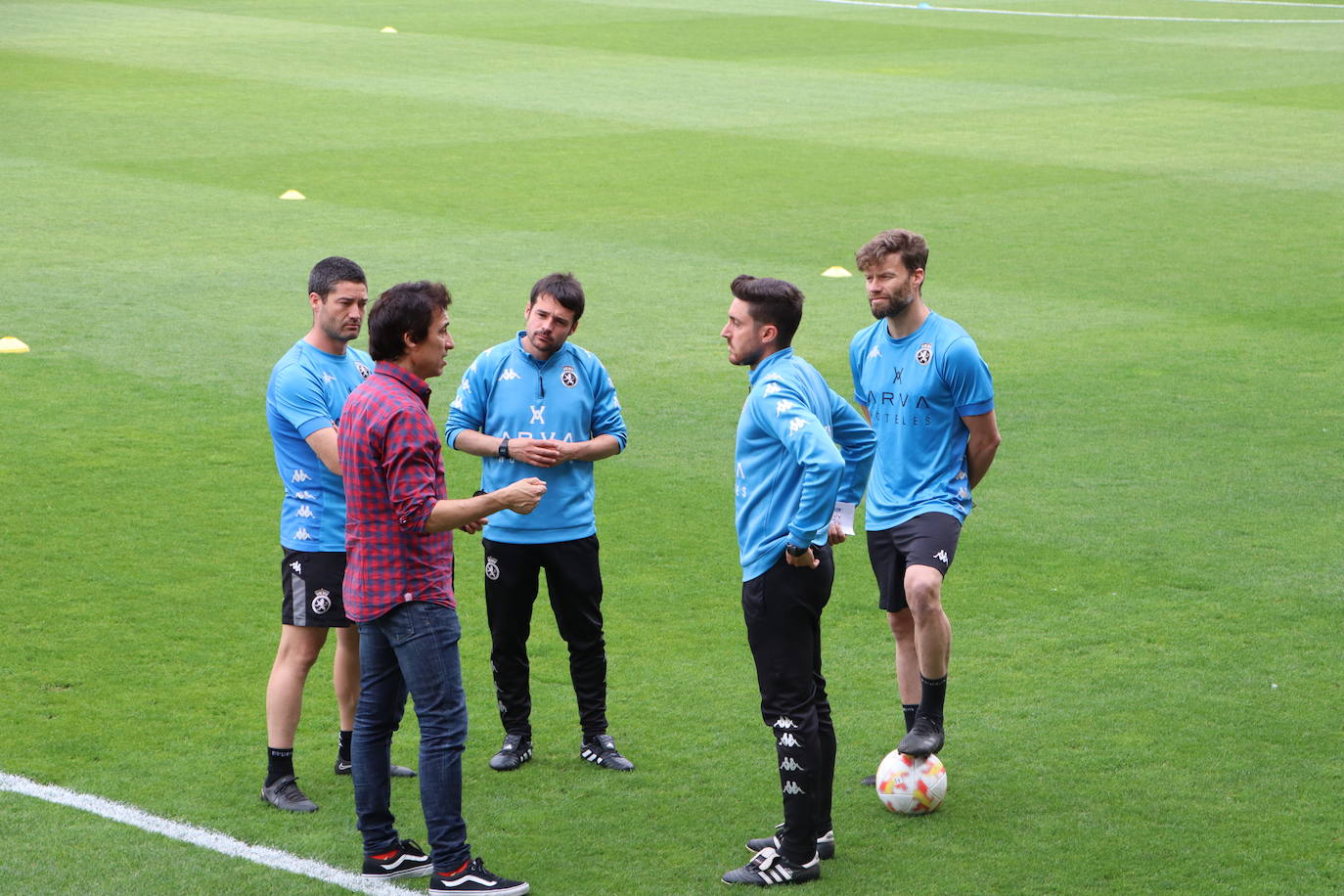 Israel Martínez dirige el entrenamiento de la Cultural