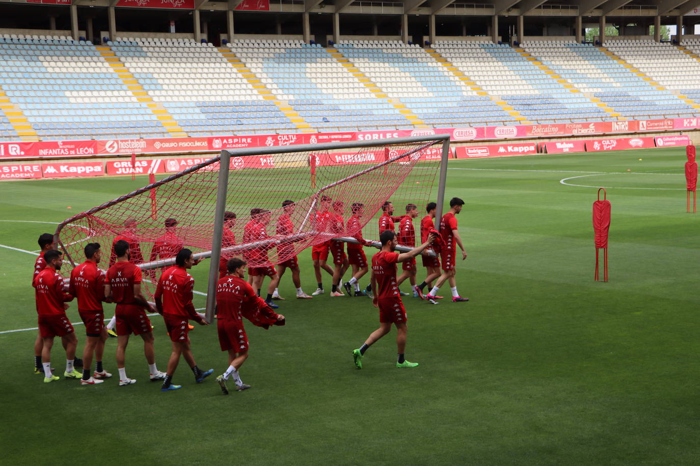 Israel Martínez dirige el entrenamiento de la Cultural