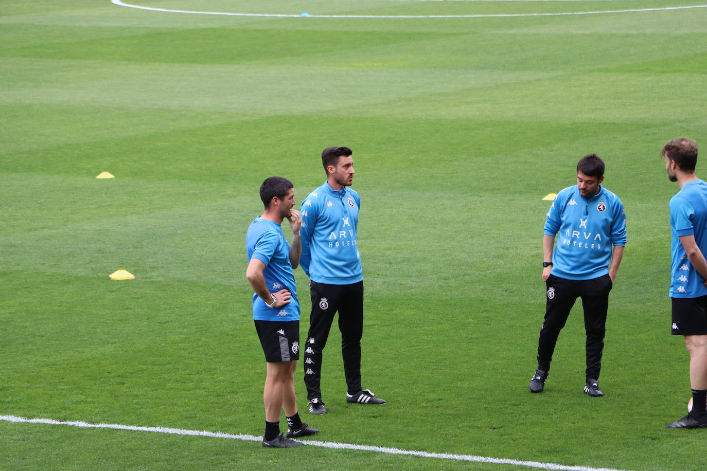 Israel Martínez dirige el entrenamiento de la Cultural