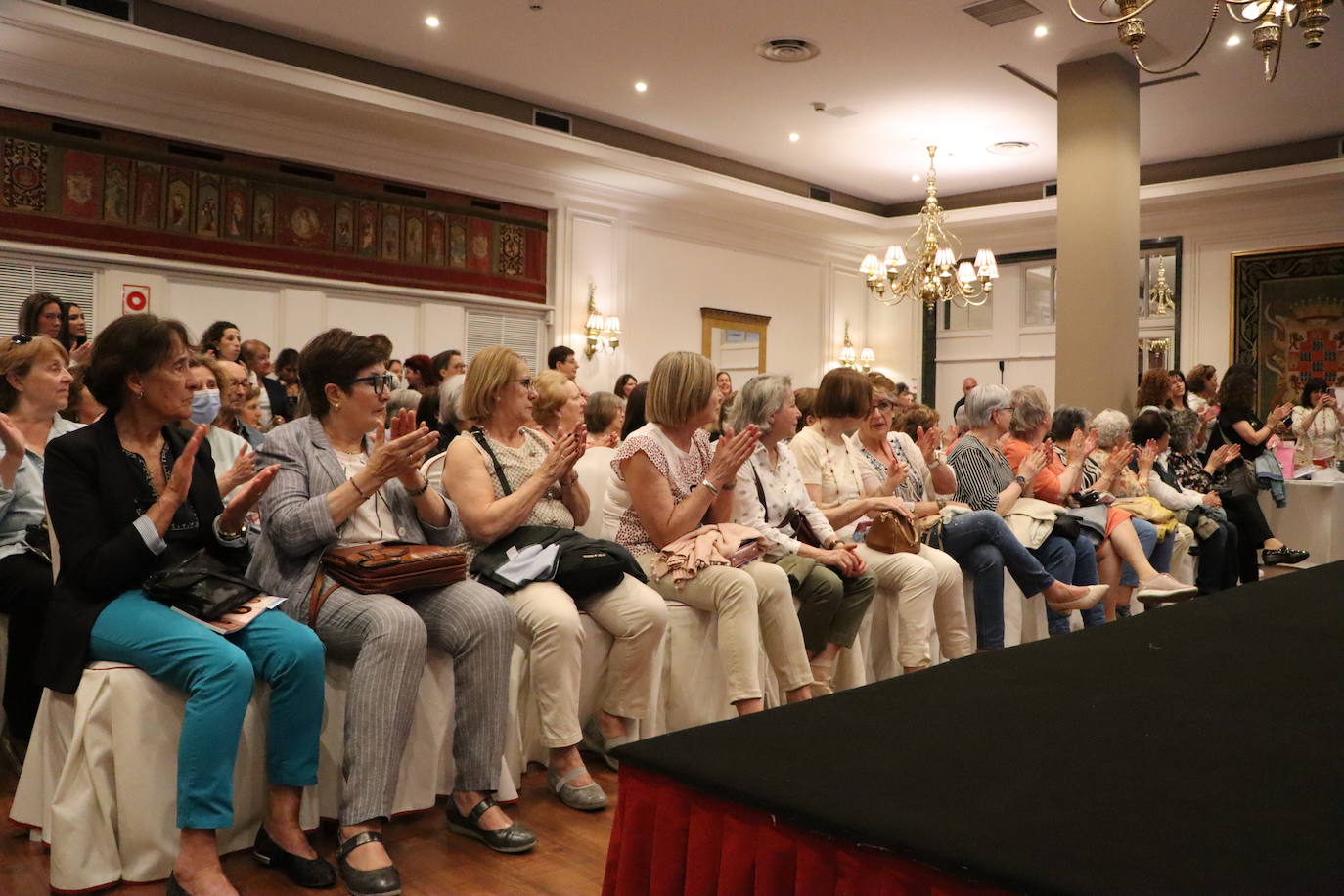 Desfile de lencería y baño de Almom