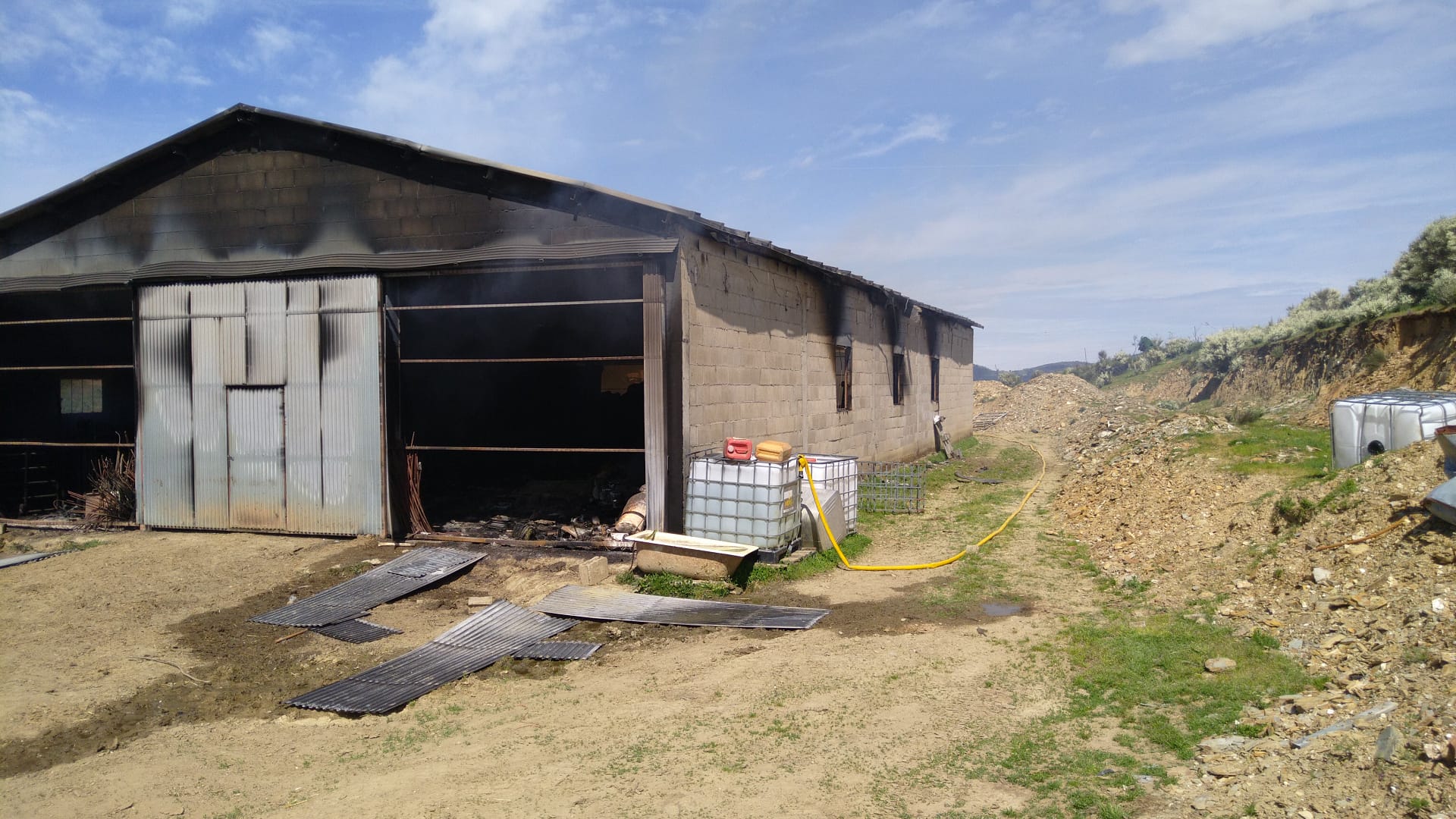 Arde una nave ganadera en el Bierzo