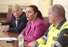 La delegada del Gobierno en Castilla y León, Virginia Barcones, ha presentado la operación especial de la Dirección General de Tráfico (DGT) para el puente del Primero de Mayo. Junto ella, el jefe de la Agrupación de Tráfico de la Guardia Civil en Castilla y León, Francisco González Iturralde.