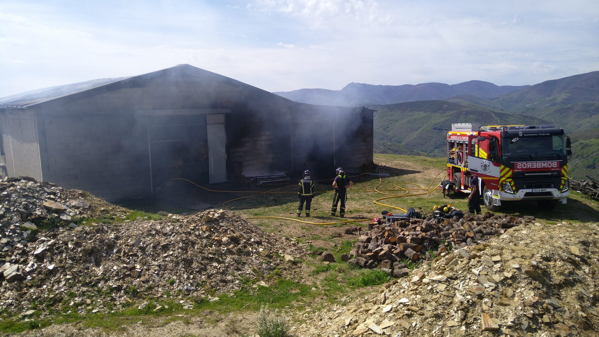 Arde una nave ganadera en el Bierzo