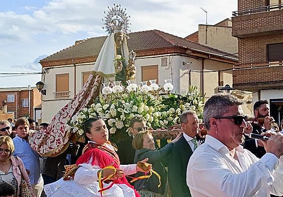 Procesión en honor a la Virgen del Arrabal en Laguna de Negrillos.