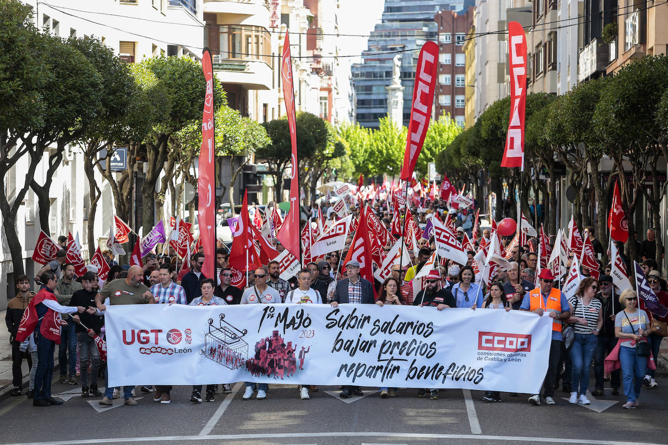 Manifestación en León convocada por UGT y CCOO con motivo del Primero de Mayo