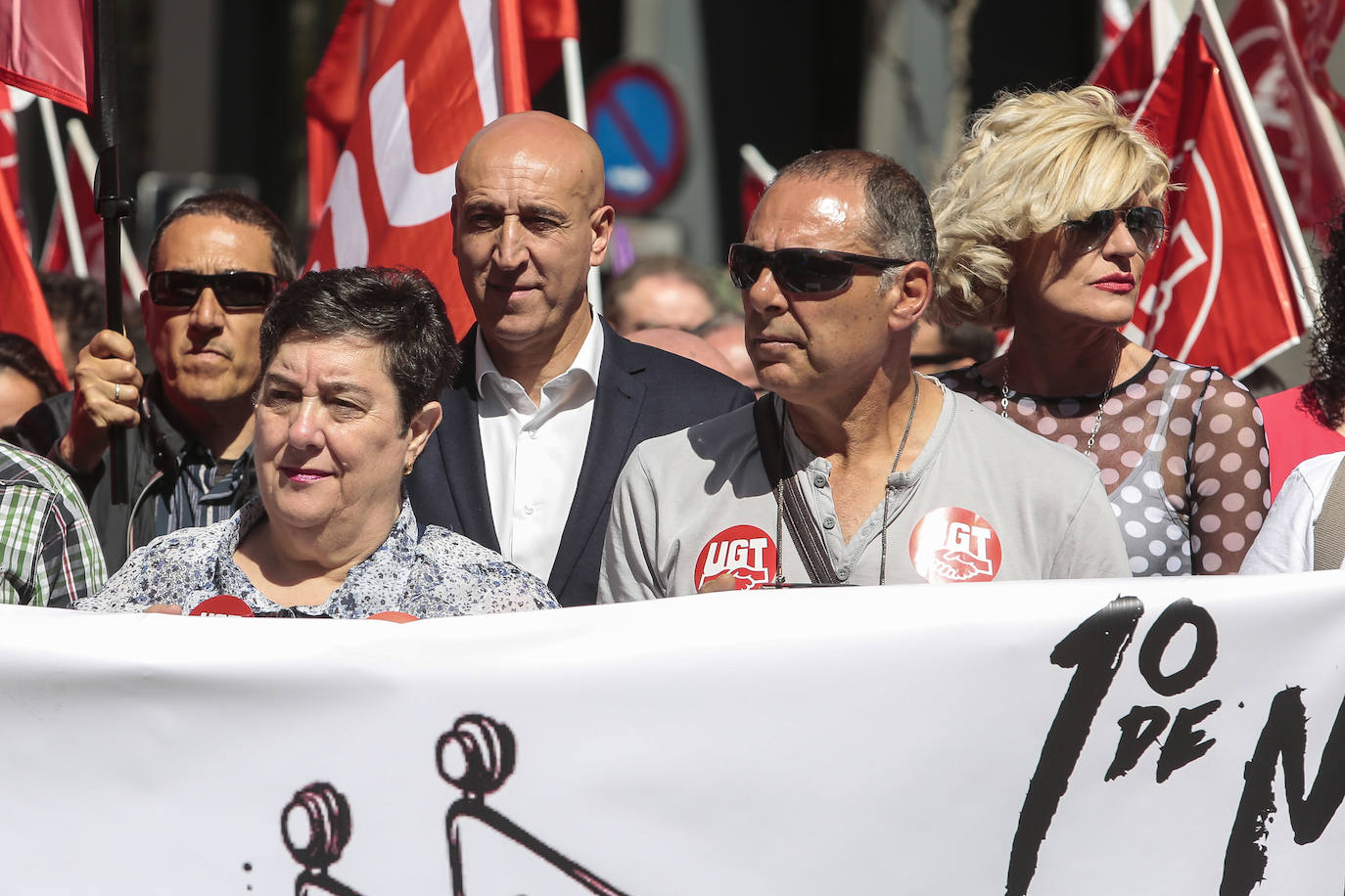 Manifestación en León convocada por UGT y CCOO con motivo del Primero de Mayo