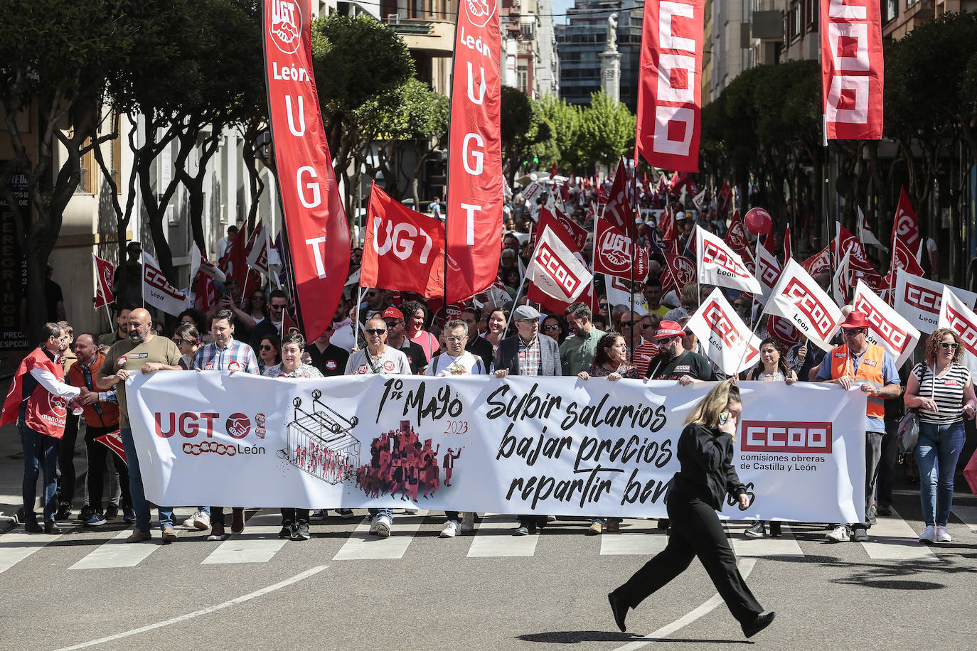 Manifestación en León convocada por UGT y CCOO con motivo del Primero de Mayo