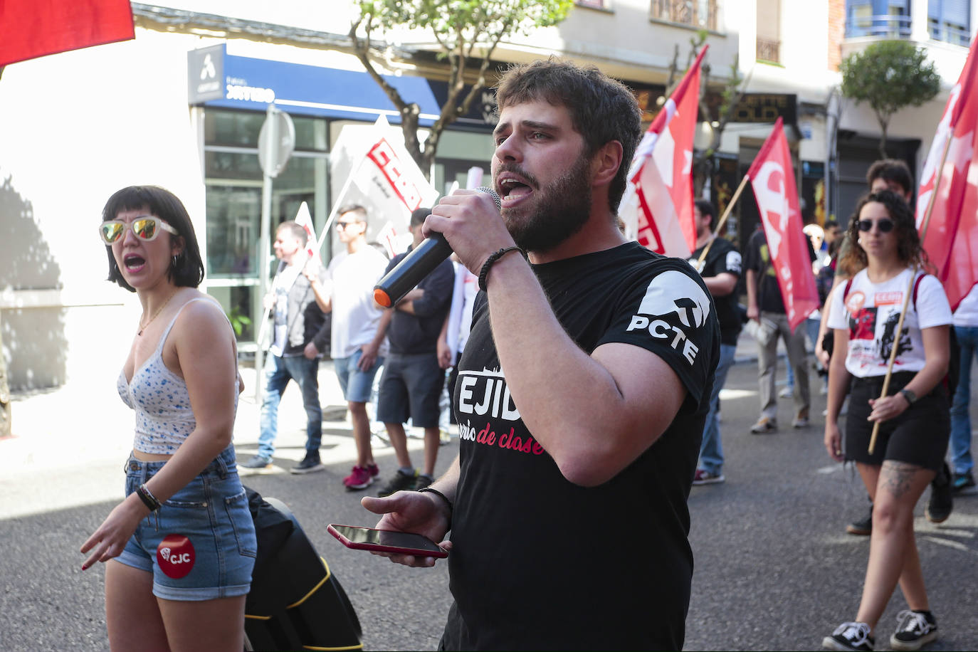 Manifestación en León convocada por UGT y CCOO con motivo del Primero de Mayo