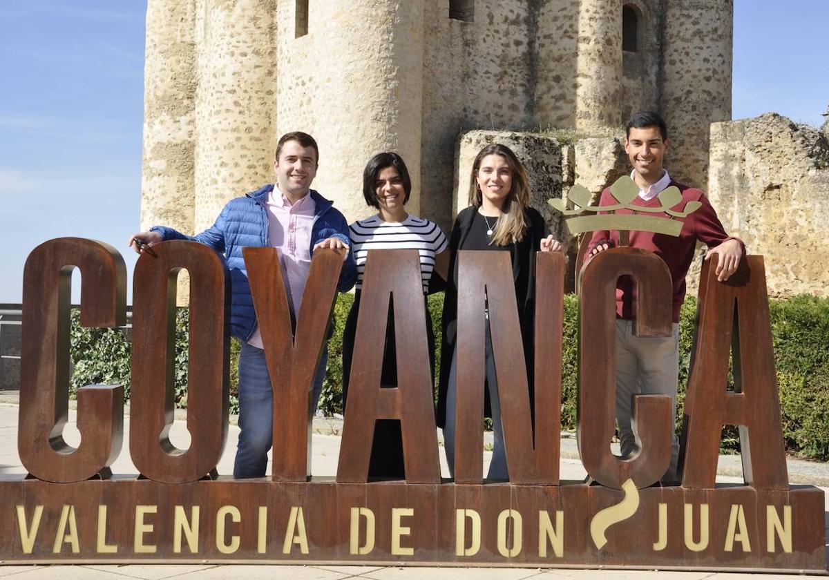 El acto, abierto a la juventud del sur de León, tendrá lugar este sábado, 6 de mayo, a las 12:00 horas. En la imagen, algunos de los participantes en el coloquio.