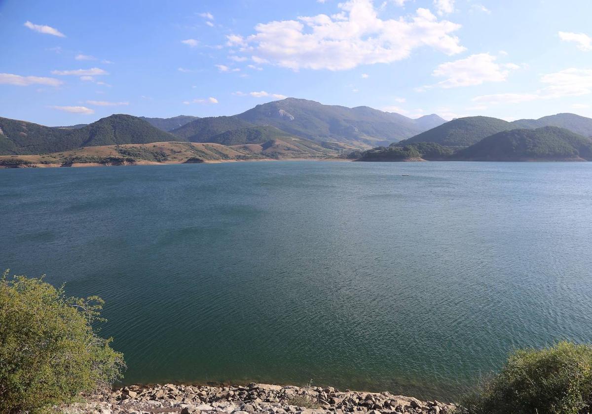 El pantano de Riaño donde la temperatura será primaveral en el día de hoy.