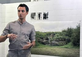 El fotógrafo leonés Borja Sánchez en la inauguración de la exposición