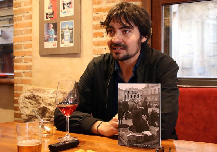 El escritor y periodista Emilio Gancedo publica el libro 'Barrio Húmedo'.