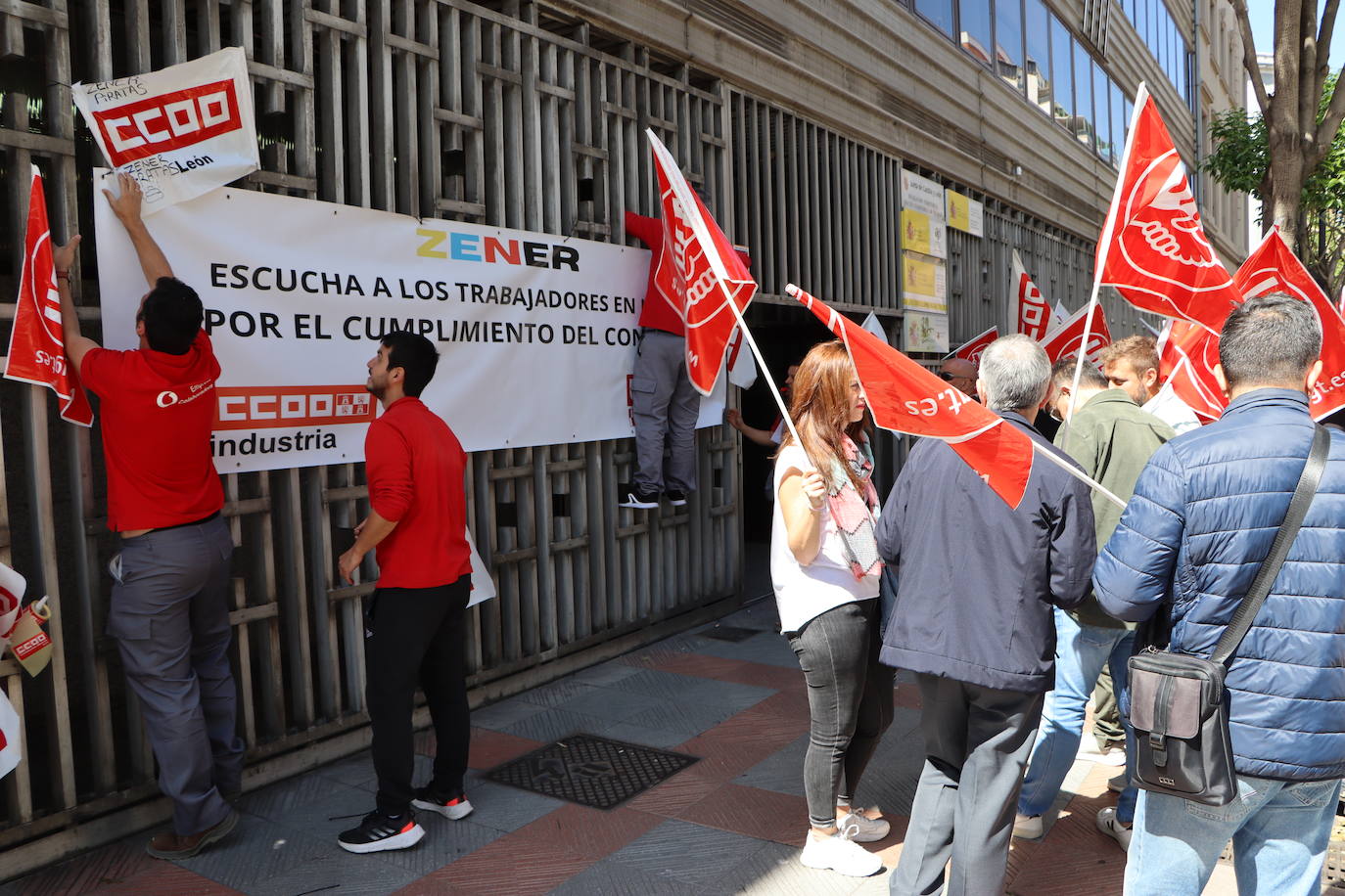 Siguen las protestas de Zener