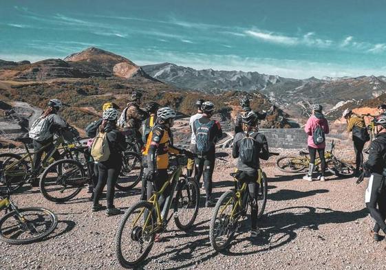 La ULE programa una excursión en bicicleta eléctrica de montaña.