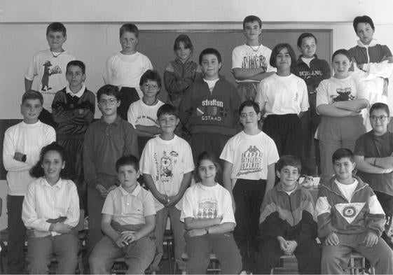 El popular centro docente, ubicado en el barrio de La Vega en León capital, cumple medio siglo de vida. La dirección del centro y sus actuales profesores buscan recuperar la memoria de uno de los colegios más activos de la ciudad.