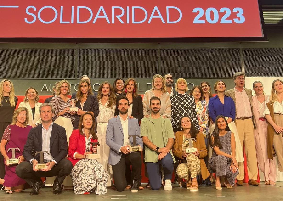 Foto de familia durante la gala de los premios Telva Solidaridad.