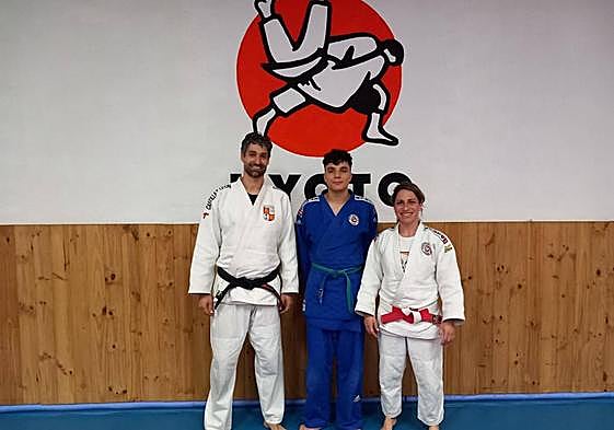 El leonés Hugo Fidalgo, en el cnetro de la imagen, es convocado al Centro de Alto Rendimiento de Madrid.