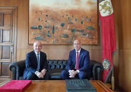 Vistia del cónsul de Argentina en Vigo al Ayuntamiento de León.