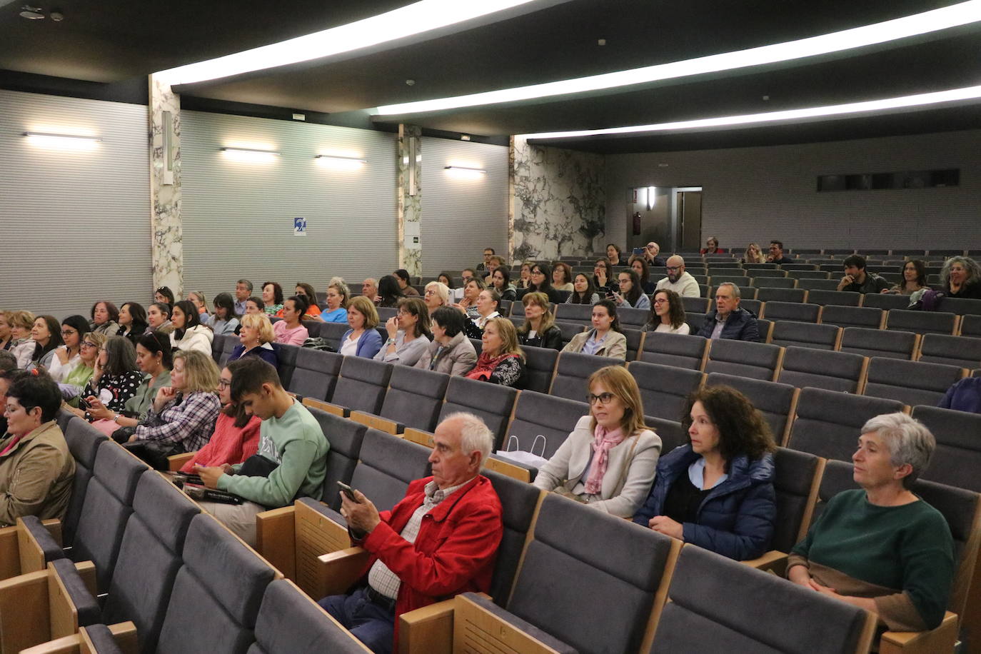 La leonesa Isabel Robles presenta la novela &#039;Las tinieblas de Roma&#039;