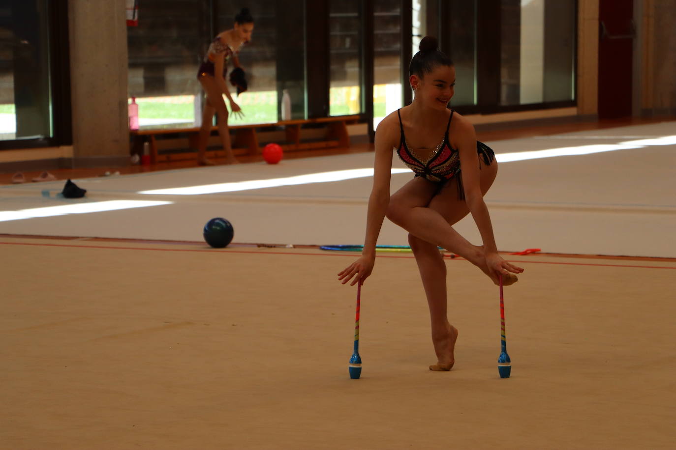 La selección junior de gimnasia rítmica prepara el Europeo en el CAR de León
