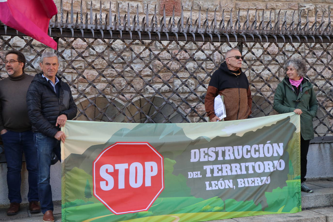 La Coordinadora en Defensa del Territorio se manifiesta en la plaza de Botines