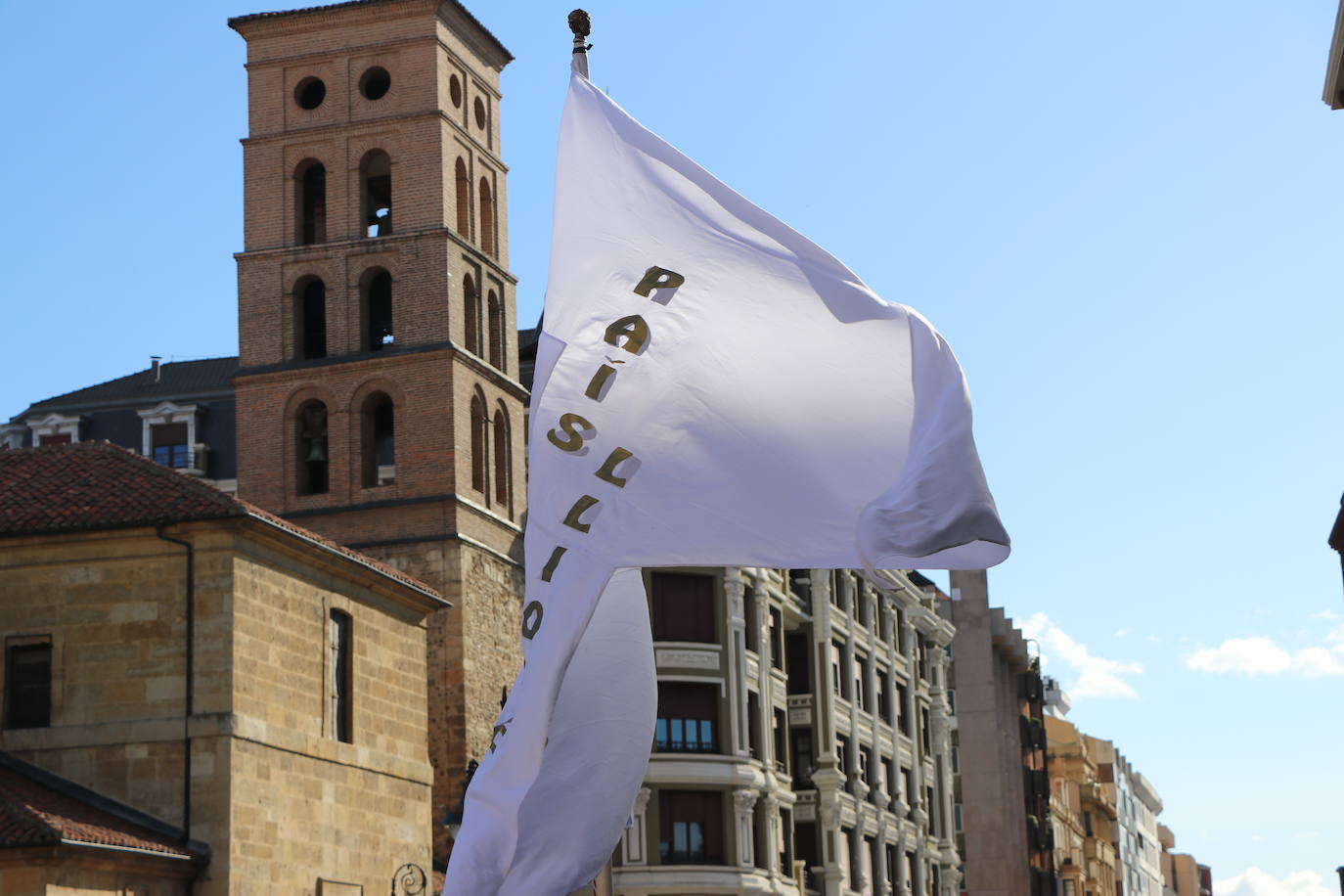 La Coordinadora en Defensa del Territorio se manifiesta en la plaza de Botines