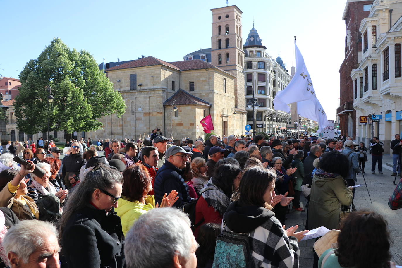 La Coordinadora en Defensa del Territorio se manifiesta en la plaza de Botines