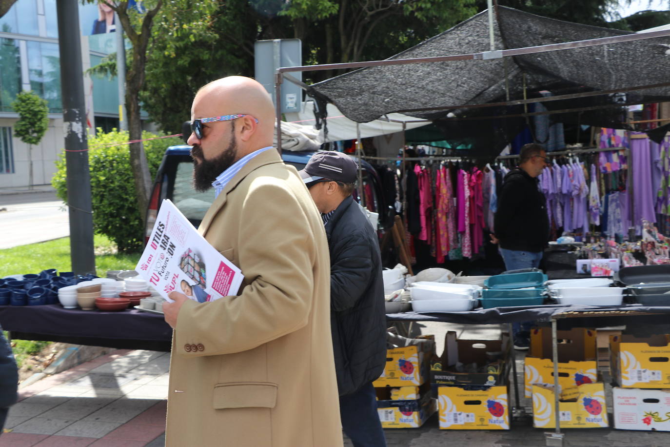 La campaña electoral llega al rastro