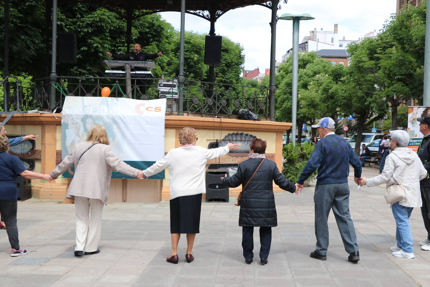 La campaña electoral llega al rastro