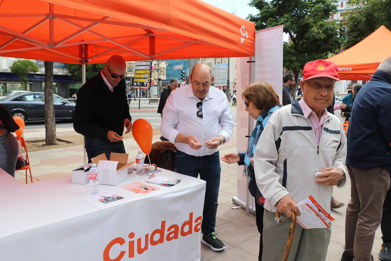 La campaña electoral llega al rastro
