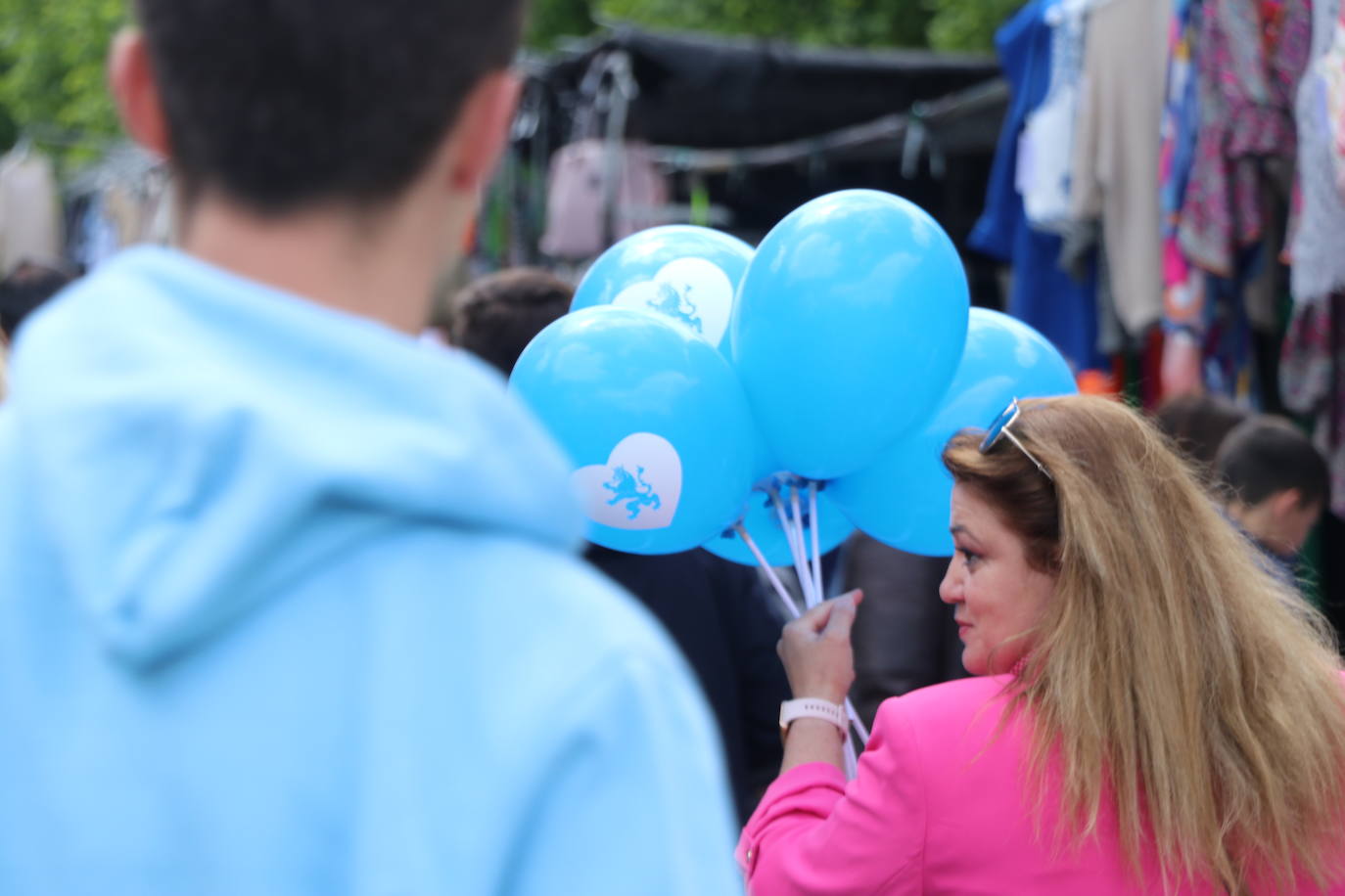 La campaña electoral llega al rastro