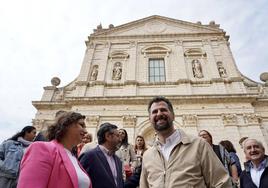 El secretario general del PSCyL, Luis Tudanca, visita el Parque Duque de Osuna de Medinade Rioseco (Valladolid).