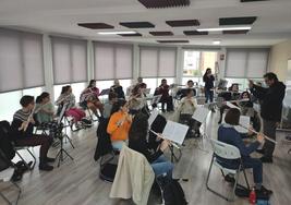 Estos seminarios de flauta, que se llevan desarrollando desde 1999, realizan sus encuentros en la Escuela Municipal de Música de Valverde de la Virgen.