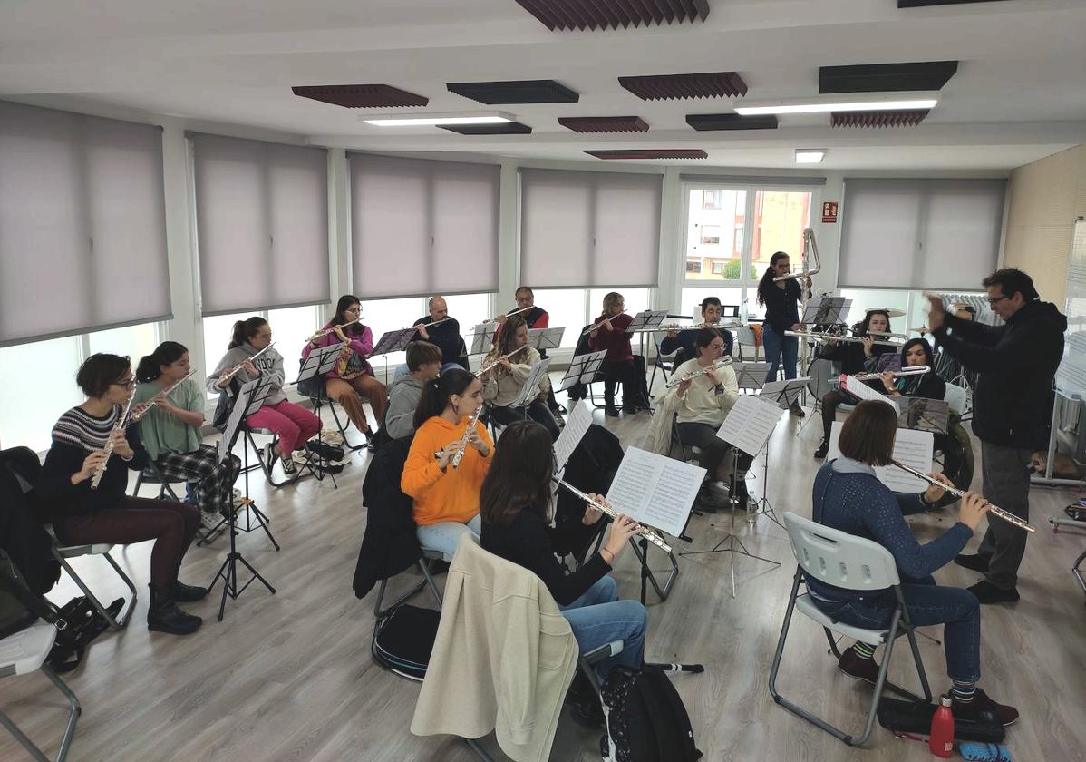 Estos seminarios de flauta, que se llevan desarrollando desde 1999, realizan sus encuentros en la Escuela Municipal de Música de Valverde de la Virgen.