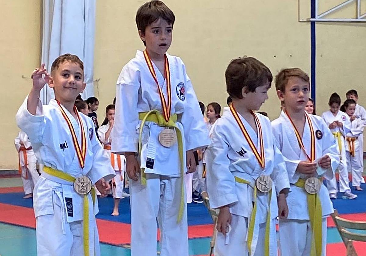 Éxito de la Escuela de Kárate de la Virgen del Camino en el Provincial.