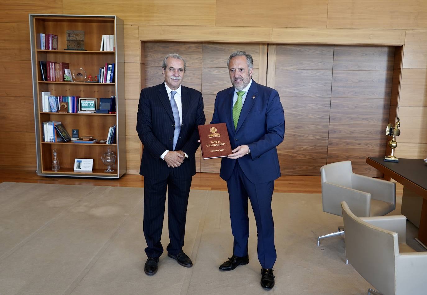 El presidente del Consejo Consultivo entrega la memoria correspondiente al año 2022