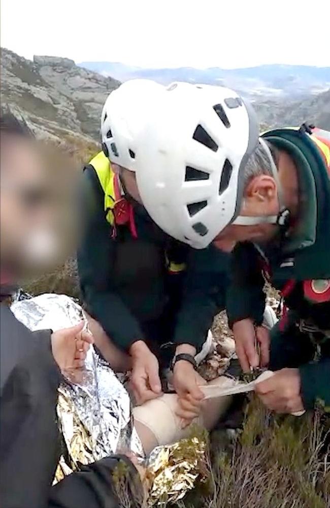 Efectivos del Greim, durante las laboes de auxilio al corredor herido.