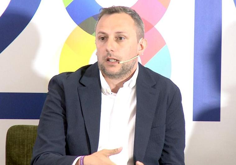 Nael Blanco, candidato de la coalición Podemos-IU, durante la mesa redonda organizada por Fele y Leonoticias.